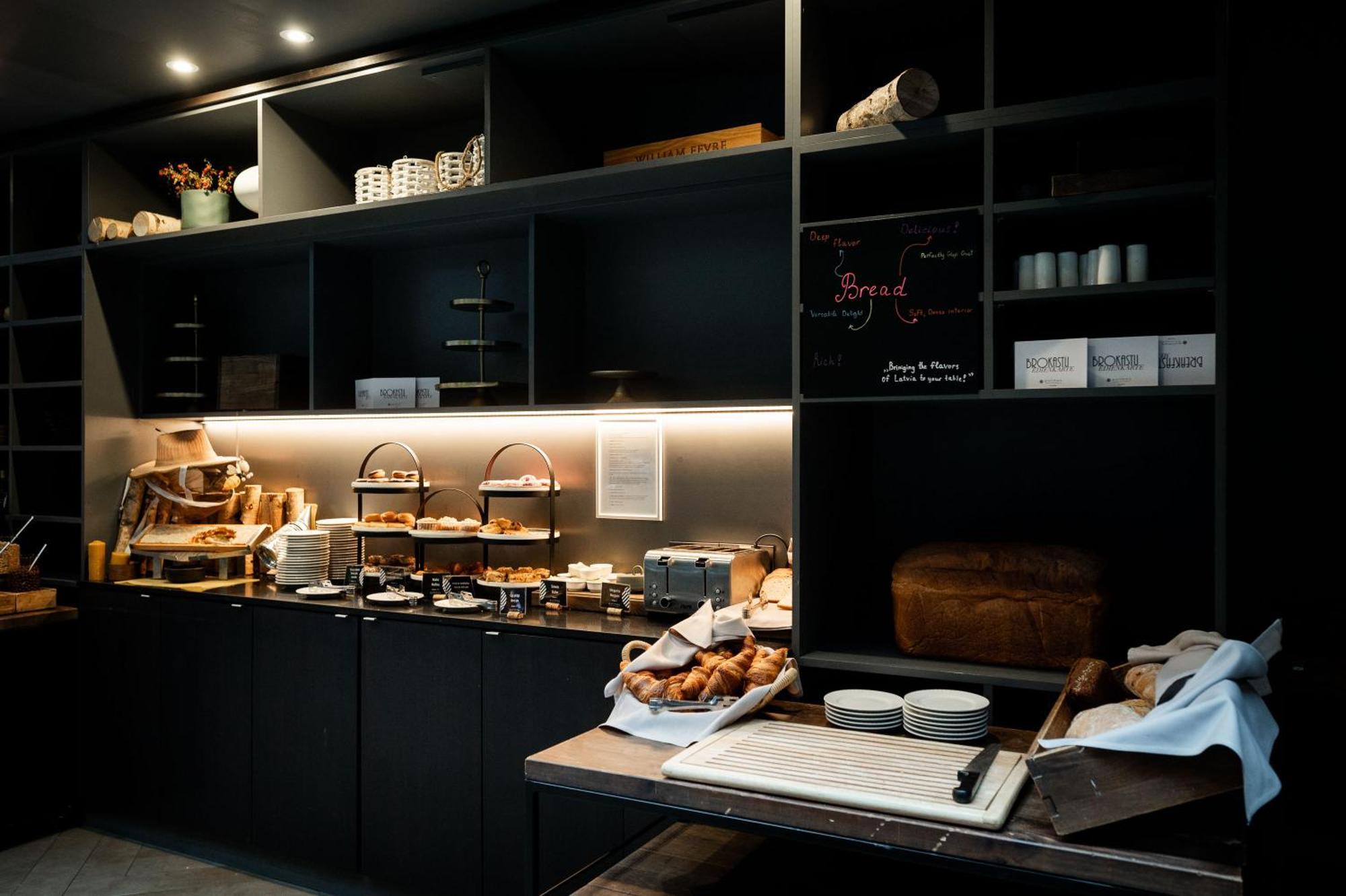 فندق بولمان ريغا أولد تاون المظهر الخارجي الصورة The lounge at the airport