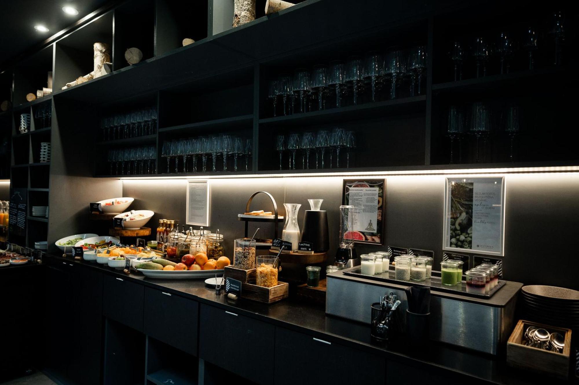 فندق بولمان ريغا أولد تاون المظهر الخارجي الصورة The buffet at the lounge