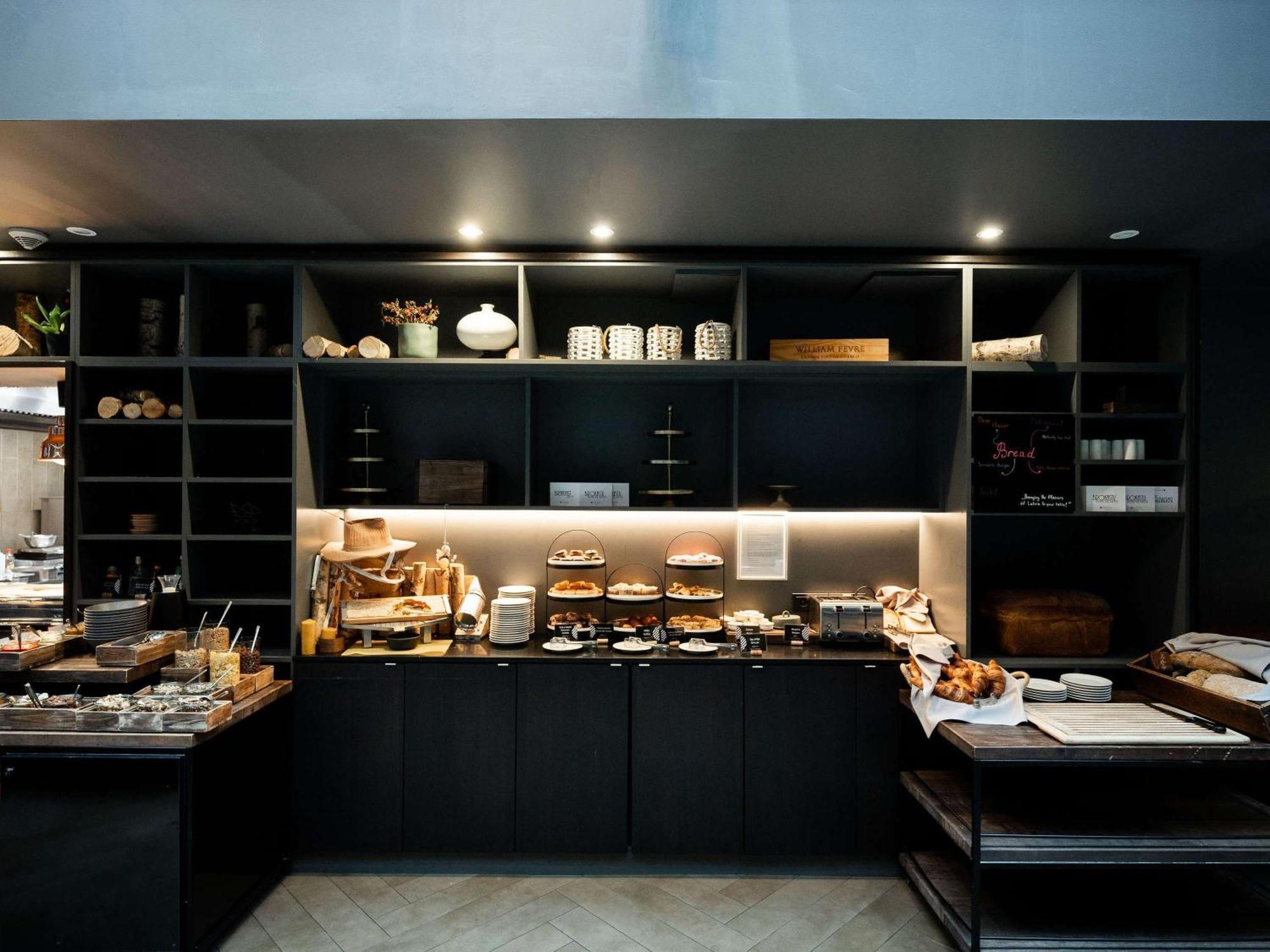 فندق بولمان ريغا أولد تاون المظهر الخارجي الصورة The buffet at the lounge